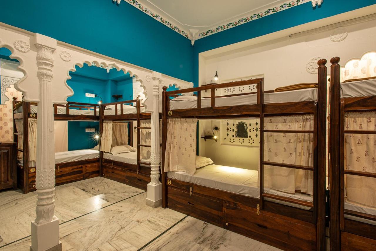 Mantra Hostel *